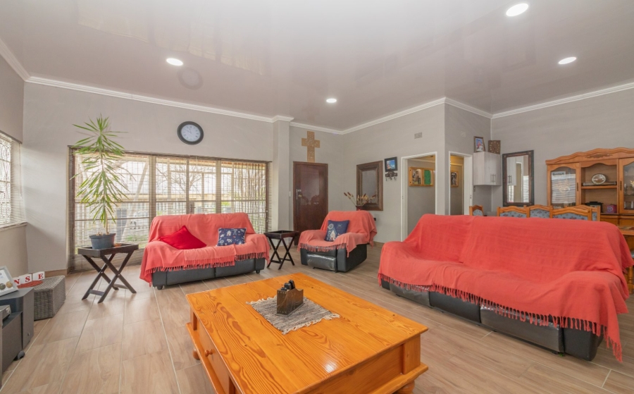 4 Bedroom Property for Sale in Kroonheuwel Free State